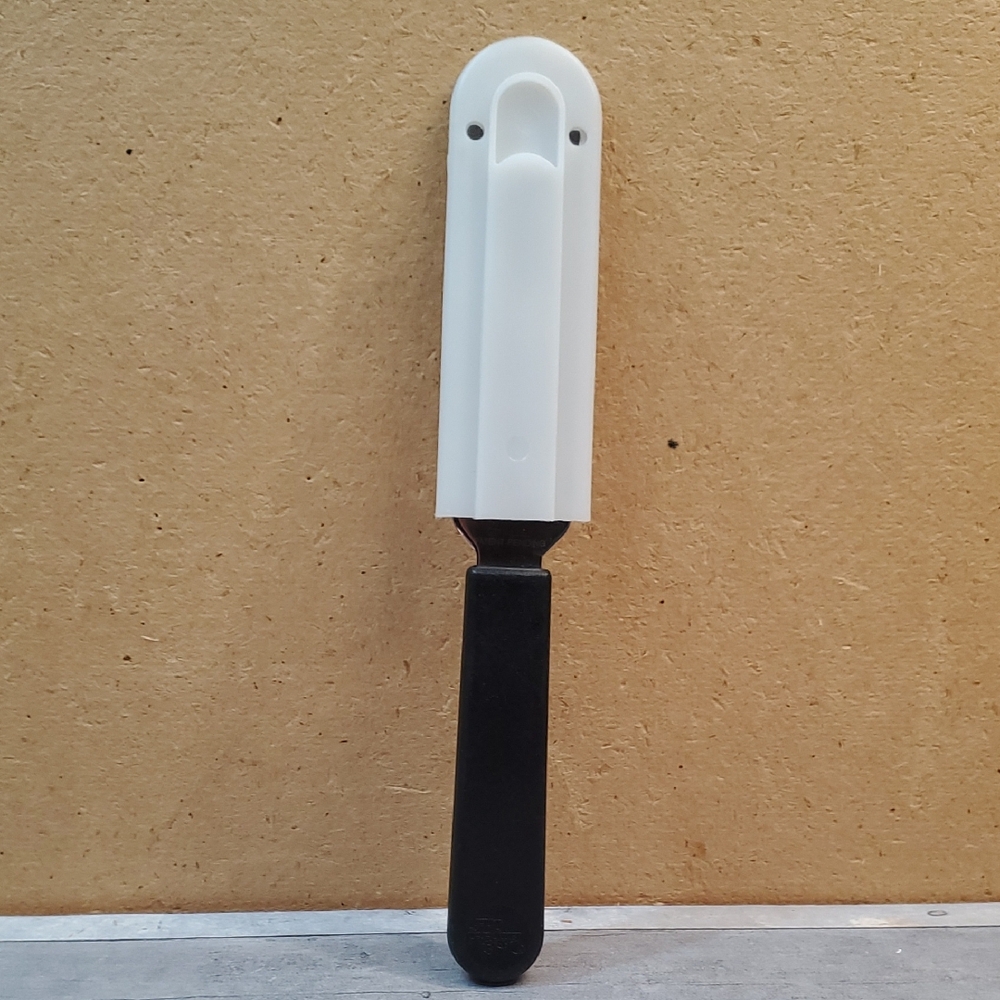 Pampered Chef Cheese Knife #1126 Spreader Slicer w/ Protective Cover #1G